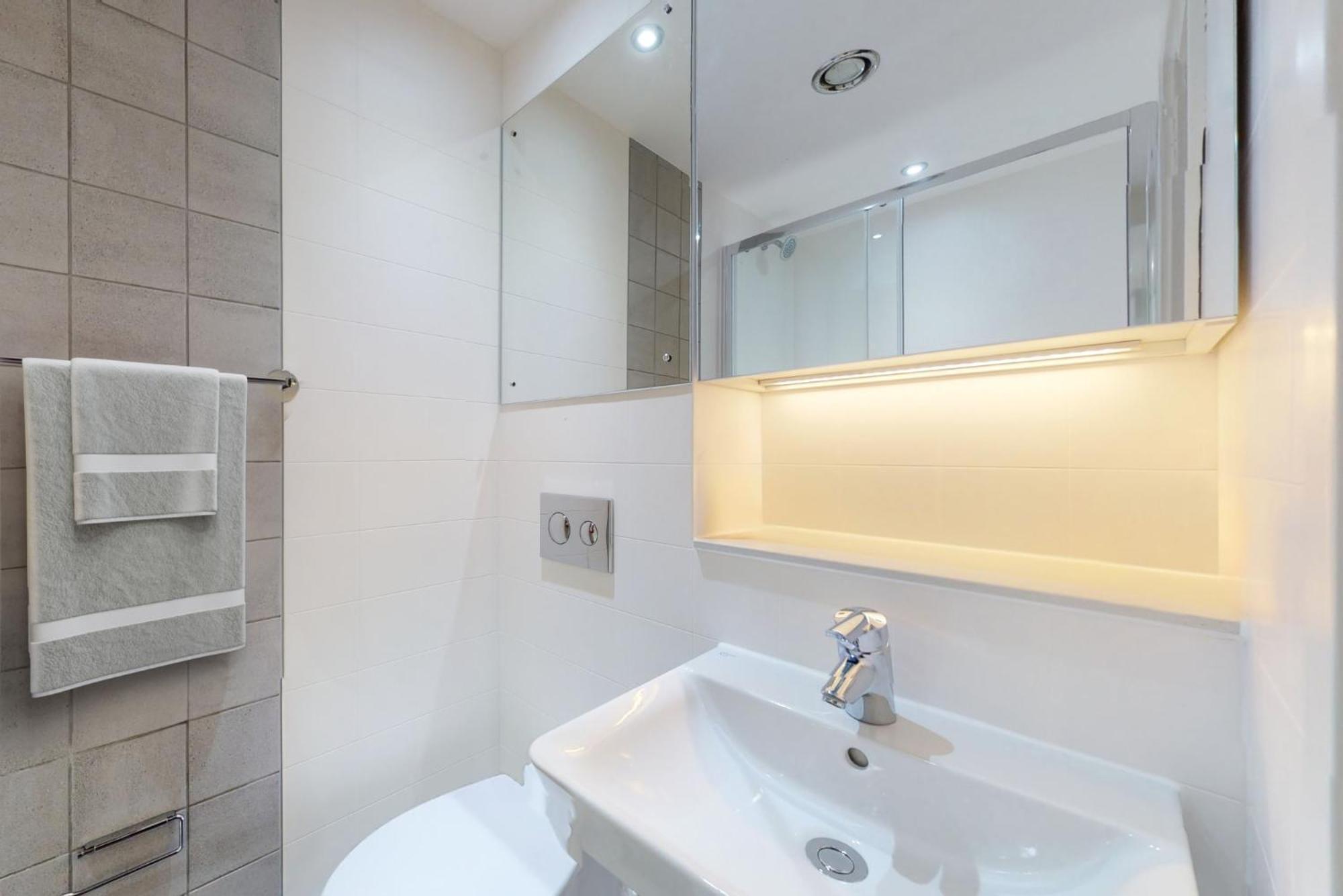 Apartment Chapter Ealing: Studio With Tube Station Access